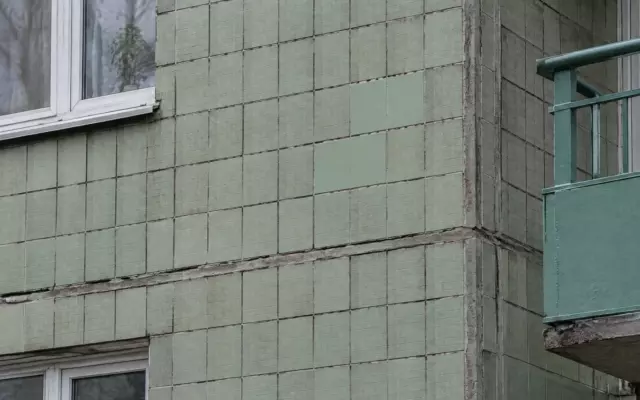 Фасад панельного дома 1958 года на улице Седова в Петербурге восстановили
