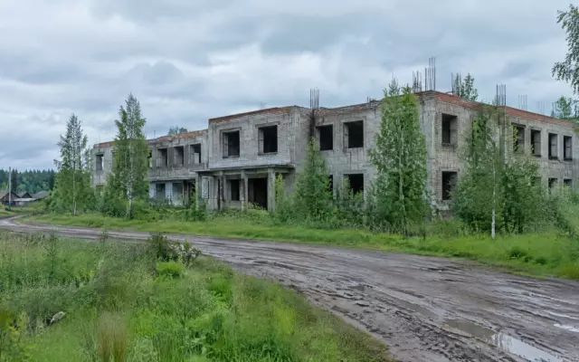 Недостроенную больницу в посёлке Пяльма в Карелии продают за 1,6 млн рублей