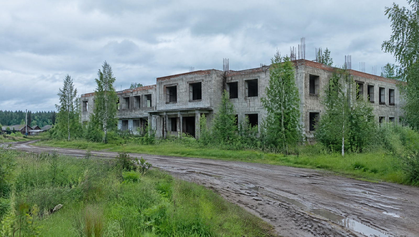 Недостроенную больницу в посёлке Пяльма в Карелии продают за 1,6 млн рублей
